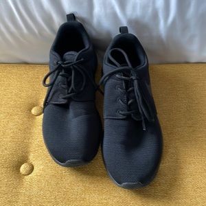 Women’s Nike Roshe Run all black shoes, size 7.5, only worn a few times.